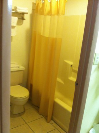 Imagen de los exteriores del Motel 6 Calera. Foto 12