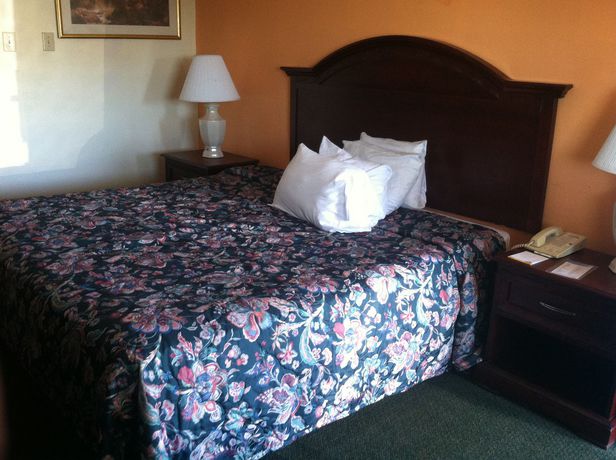 Imagen de la habitación del Motel 6 Calera. Foto 8