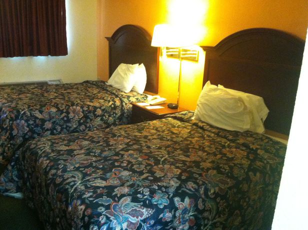 Imagen de la habitación del Motel 6 Calera. Foto 10