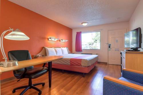 Imagen de la habitación del Motel 6 Carlsbad, Ca - East. Foto 11