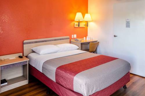 Imagen de la habitación del Motel 6 Charleston North. Foto 1