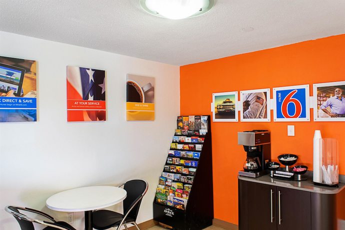 Imagen de los interiores del Motel 6 Cincinnati, OH. Foto 9