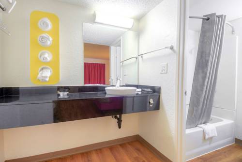 Imagen de la habitación del Motel 6 Costa Mesa, Ca. Foto 3