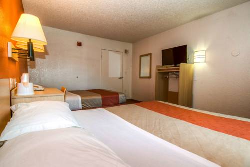 Imagen de la habitación del Motel 6 Costa Mesa, Ca. Foto 6