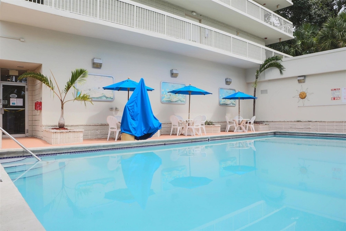 Imagen de la piscina del Motel 6 Cutler Bay. Foto 16