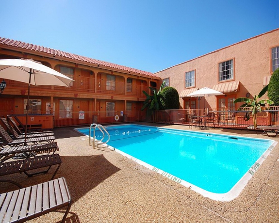 Imagen de la piscina del Motel 6 Dallas, Tx – Downtown. Foto 14