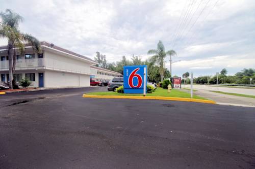 Imagen de la habitación del Motel 6 Dania Beach. Foto 2