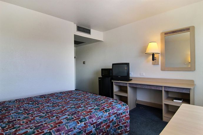 Imagen de la piscina del Motel 6 Farmington, Nm. Foto 15