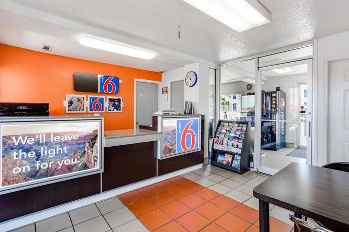 Imagen de los interiores del Motel 6 Fayetteville Ar. Foto 14