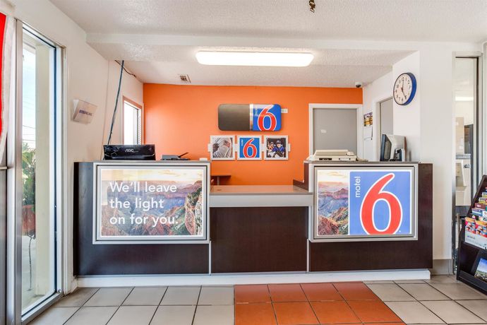 Imagen de los interiores del Motel 6 Fayetteville Ar. Foto 16