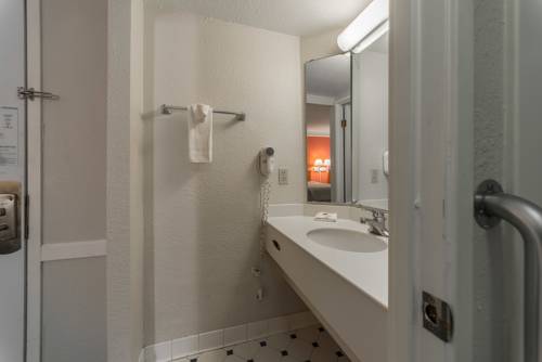 Imagen de la habitación del Motel 6 Hazelwood, Mo. Foto 7