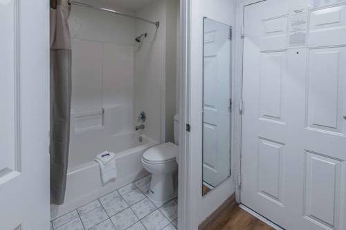 Imagen de la habitación del Motel 6 Hutchins. Foto 5