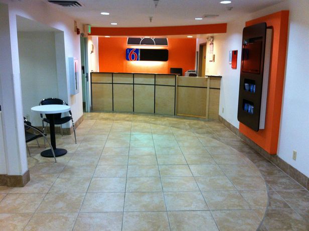 Imagen de los interiores del Motel 6 Indianapolis Carmel. Foto 11