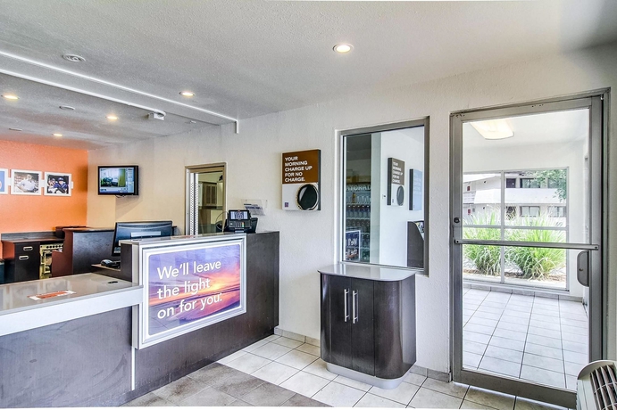 Imagen de los interiores del Motel 6 Jacksonville - Orange Park. Foto 9