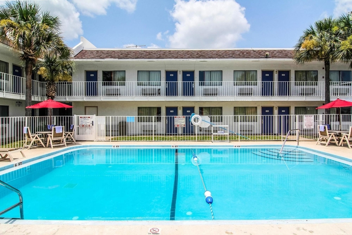Imagen de la piscina del Motel 6 Jacksonville - Orange Park. Foto 14