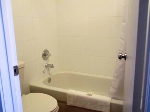 Imagen de la habitación del Motel 6 Kamloops. Foto 7