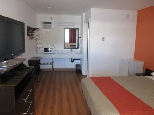 Imagen de la habitación del Motel 6 Kamloops. Foto 9
