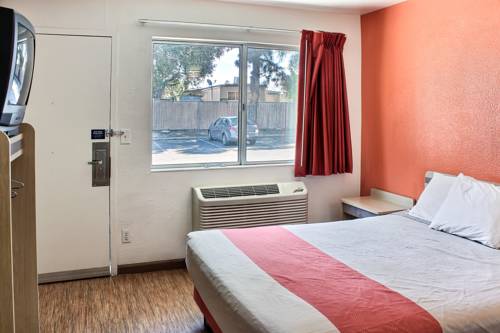 Imagen de la habitación del Motel 6 King City, Ca. Foto 7