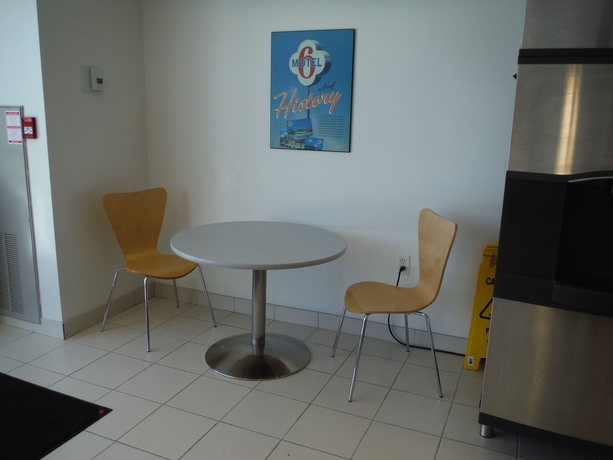 Imagen del bar/restaurante del Motel 6 Kingston, On. Foto 3