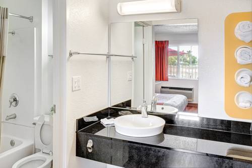 Imagen de la habitación del Motel 6 Lancaster, Ca. Foto 6