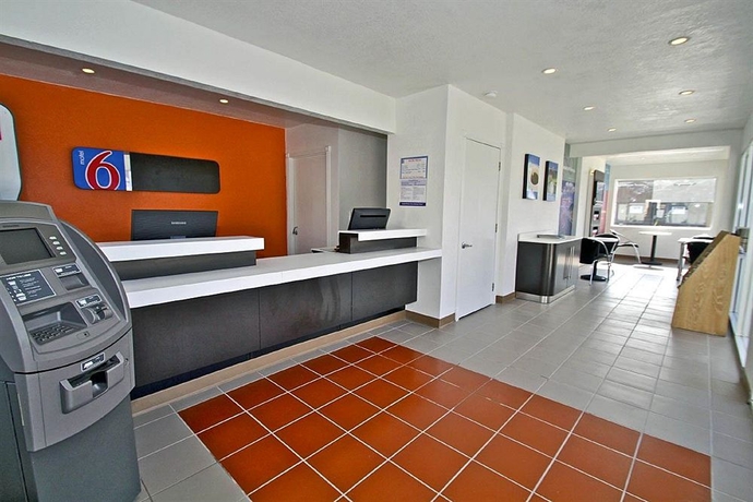 Imagen de los interiores del Motel 6 Long Beach, Ca - International City. Foto 8