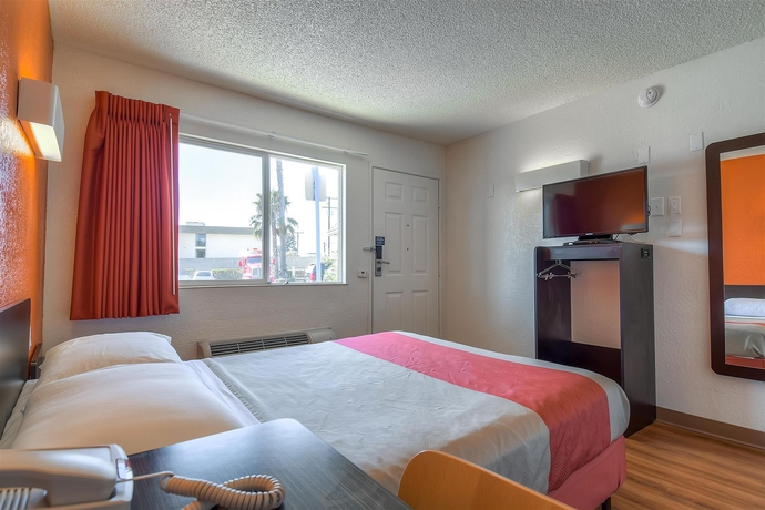 Imagen de la habitación del Motel 6 Los Angeles - Long Beach. Foto 4