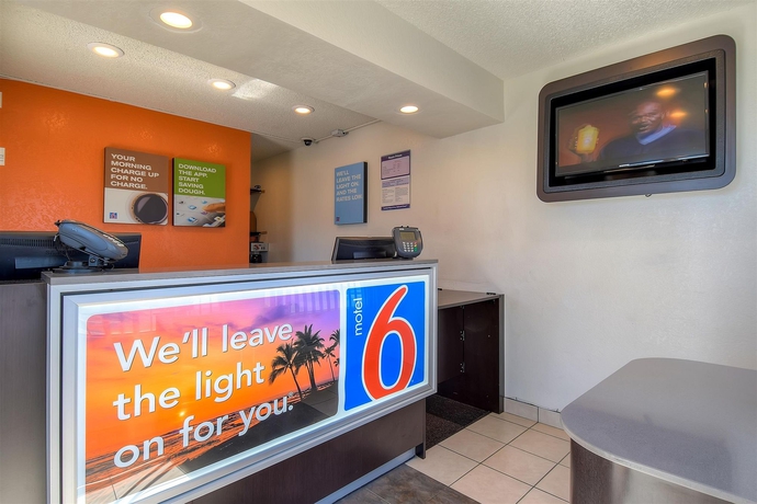Imagen de los interiores del Motel 6 Los Angeles - Long Beach. Foto 16