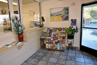 Imagen de los interiores del Motel 6 Los Angeles Santa Fe Springs. Foto 3