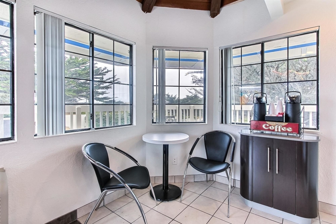 Imagen de los interiores del Motel 6 Marina, Ca - Monterey. Foto 8