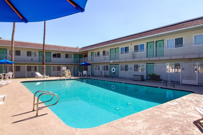 Imagen de la piscina del Motel 6 Mesa North. Foto 16