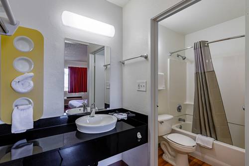 Imagen de la habitación del Motel 6 Modesto. Foto 3