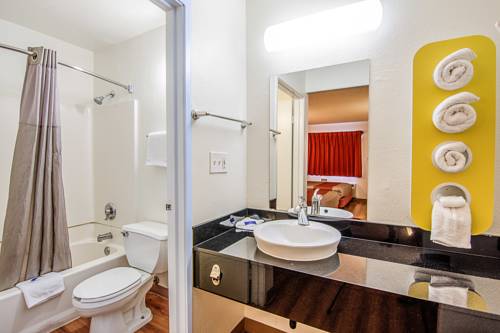 Imagen de la habitación del Motel 6 Modesto. Foto 4