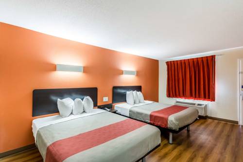 Imagen de la habitación del Motel 6 New Brunswick. Foto 2