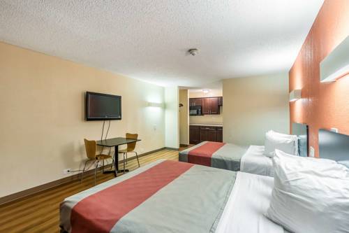 Imagen de la habitación del Motel 6 New Brunswick. Foto 4