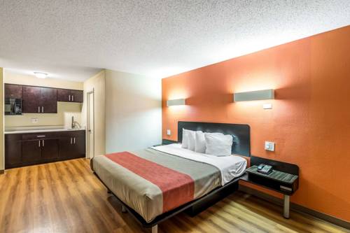 Imagen de la habitación del Motel 6 New Brunswick. Foto 6
