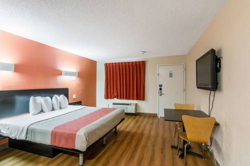 Imagen de la habitación del Motel 6 New Brunswick. Foto 8