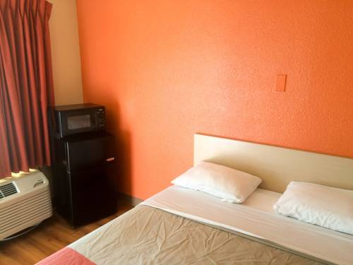 Imagen de la habitación del Motel 6 Newport News, Va. Foto 7