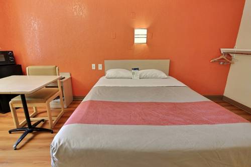 Imagen de la habitación del Motel 6 Newport News, Va. Foto 8