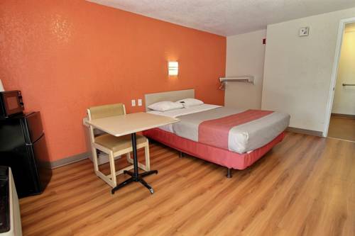 Imagen de la habitación del Motel 6 Newport News, Va. Foto 9