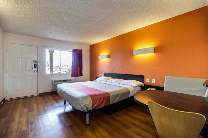 Imagen de la habitación del Motel 6 Oakland, Ca - Embarcadero. Foto 8