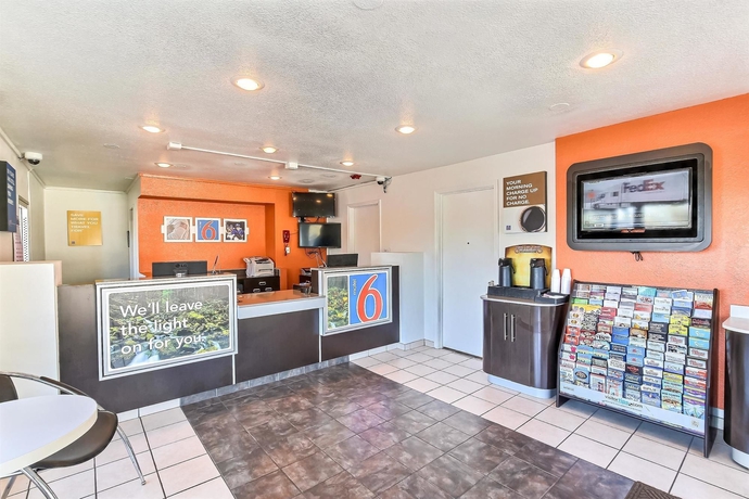 Imagen de los interiores del Motel 6 Oakland, Ca - Embarcadero. Foto 13