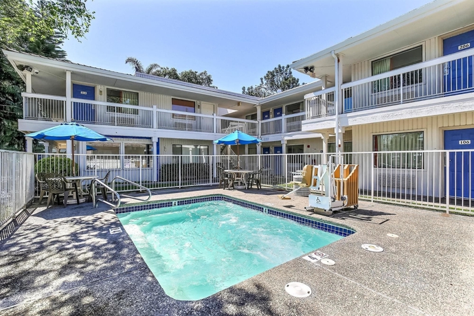 Imagen de la piscina del Motel 6 Oakland, Ca - Embarcadero. Foto 14