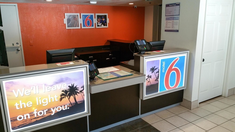 Imagen de los interiores del Motel 6 Palm Springs, Ca - Downtown. Foto 13