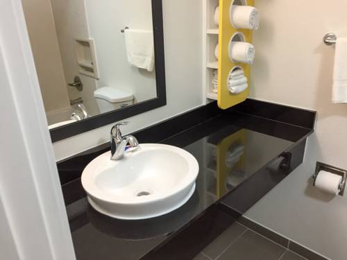 Imagen de la habitación del Motel 6 Peoria, Il. Foto 2
