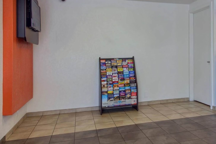 Imagen de los interiores del Motel 6 Phoenix - Northern Avenue. Foto 11