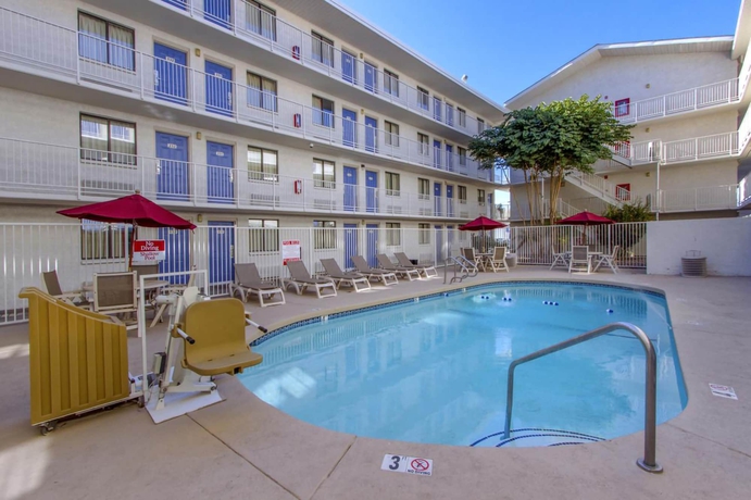 Imagen de la piscina del Motel 6 Phoenix - Northern Avenue. Foto 15