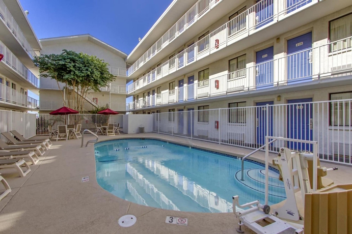 Imagen de la piscina del Motel 6 Phoenix - Northern Avenue. Foto 16
