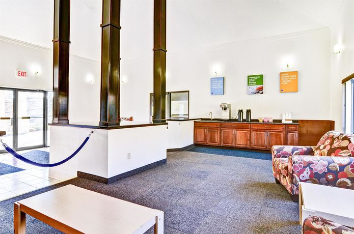 Imagen de los interiores del Motel 6 Pittsburgh Airport. Foto 8