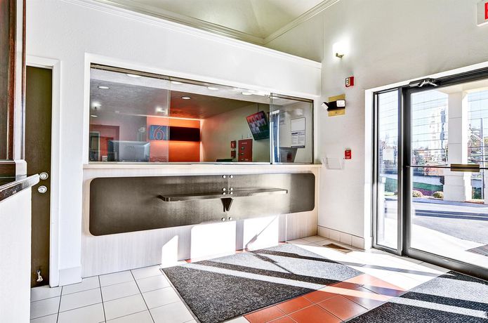 Imagen de los interiores del Motel 6 Pittsburgh Airport. Foto 10