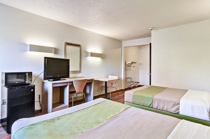 Imagen de la habitación del Motel 6 Pittsburgh Airport. Foto 7